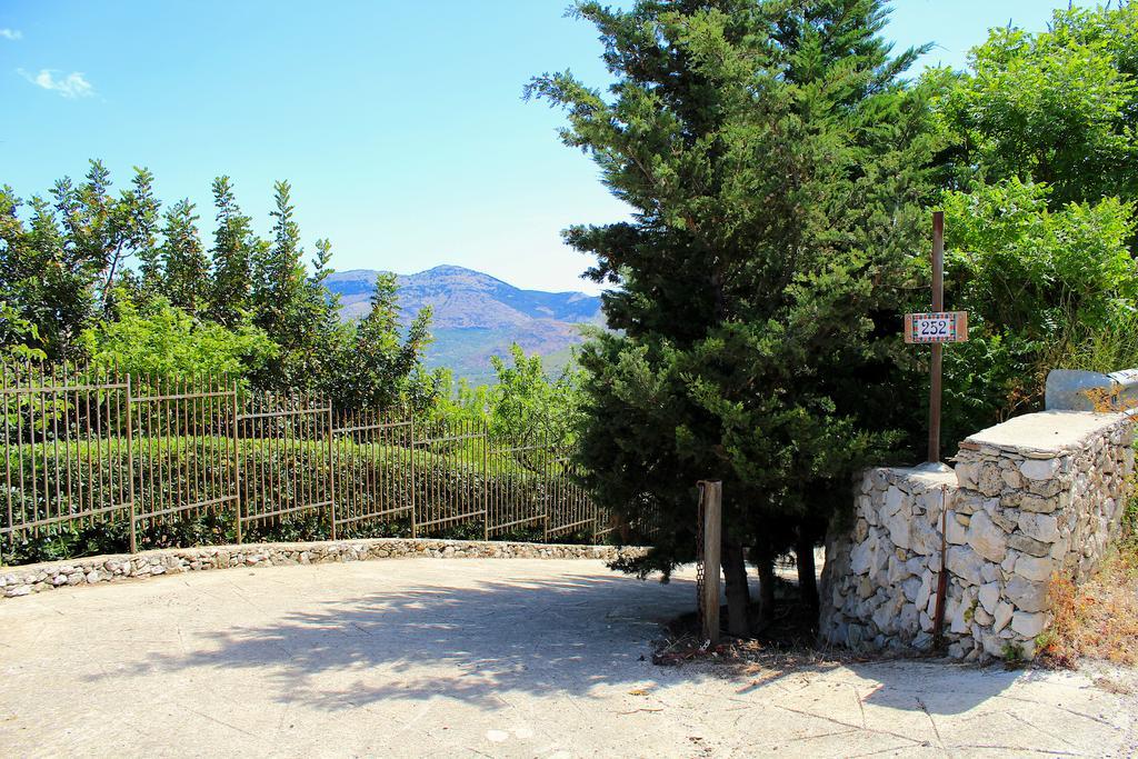 Casale Maddalena Villa Карини Екстериор снимка