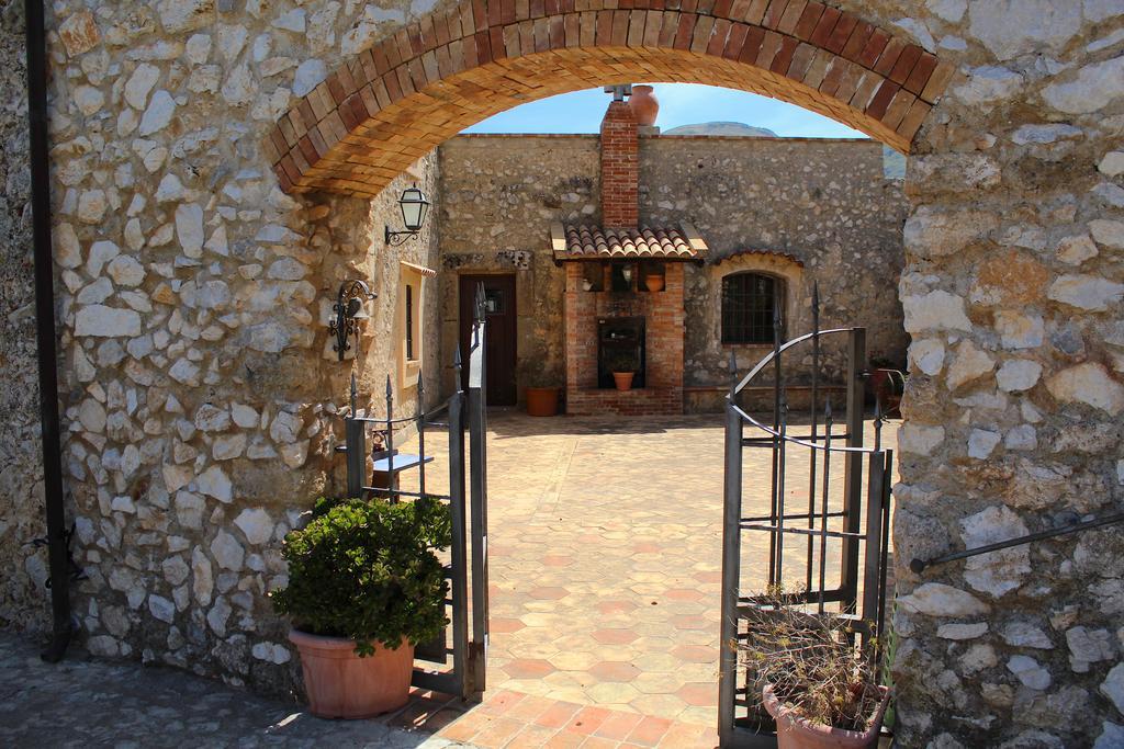 Casale Maddalena Villa Карини Екстериор снимка